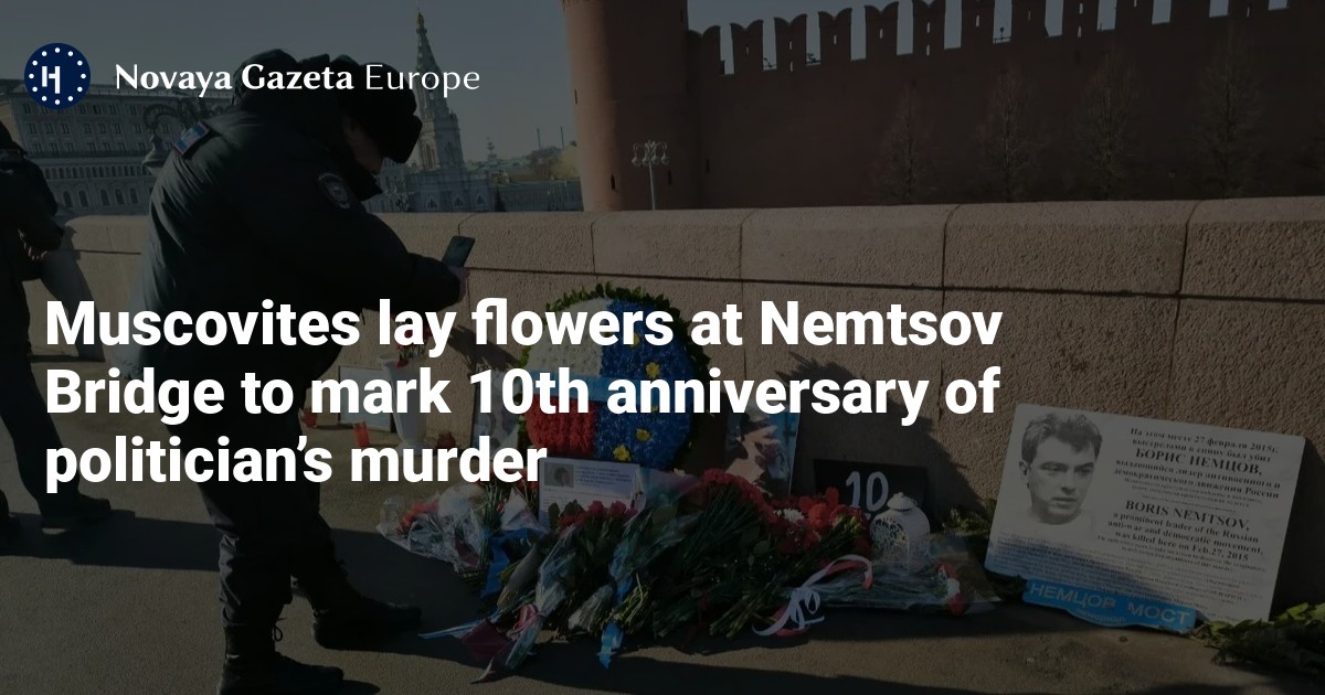 NextImg:Muscovites lay flowers at Nemtsov Bridge to mark 10th anniversary of politician’s murder — Novaya Gazeta Europe