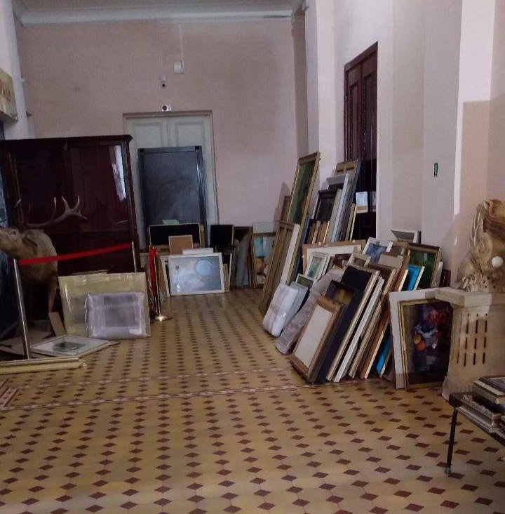 Так коллекцию выгружали в краеведческом музее Тавриды в Симферополе. Фото из личного архива Алины Доценко