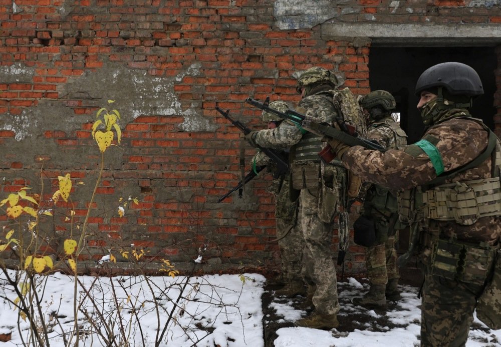 Ukrainian soldiers undergo military training at a shooting range in the Kharkiv region of Ukraine on 14 November. Photo: EPA-EFE/SERGEY KOZLOV