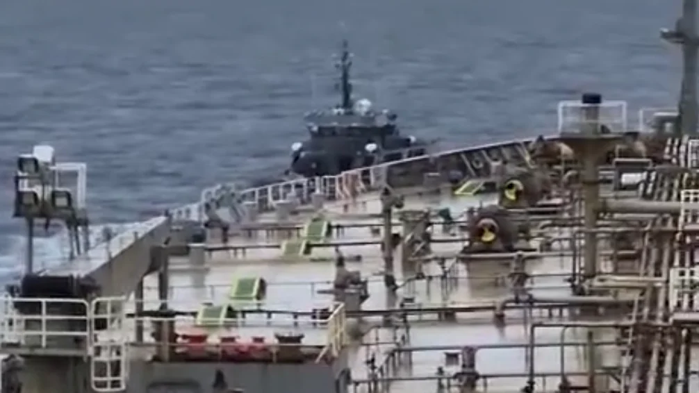 ВМС Эстонии попытались задержать судно «теневого флота» РФ в Финском заливе. На помощь ему прилетел российский истребитель Су-35