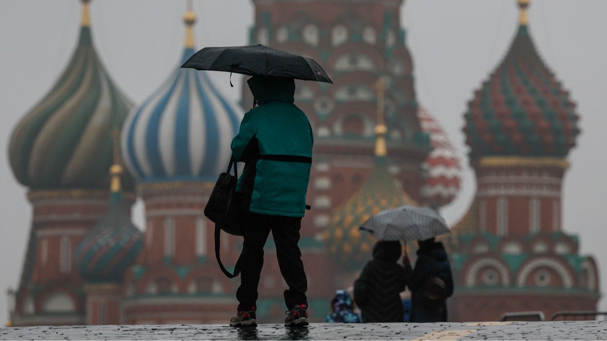 Ушел Паша Техник, пришла Лариса Долина