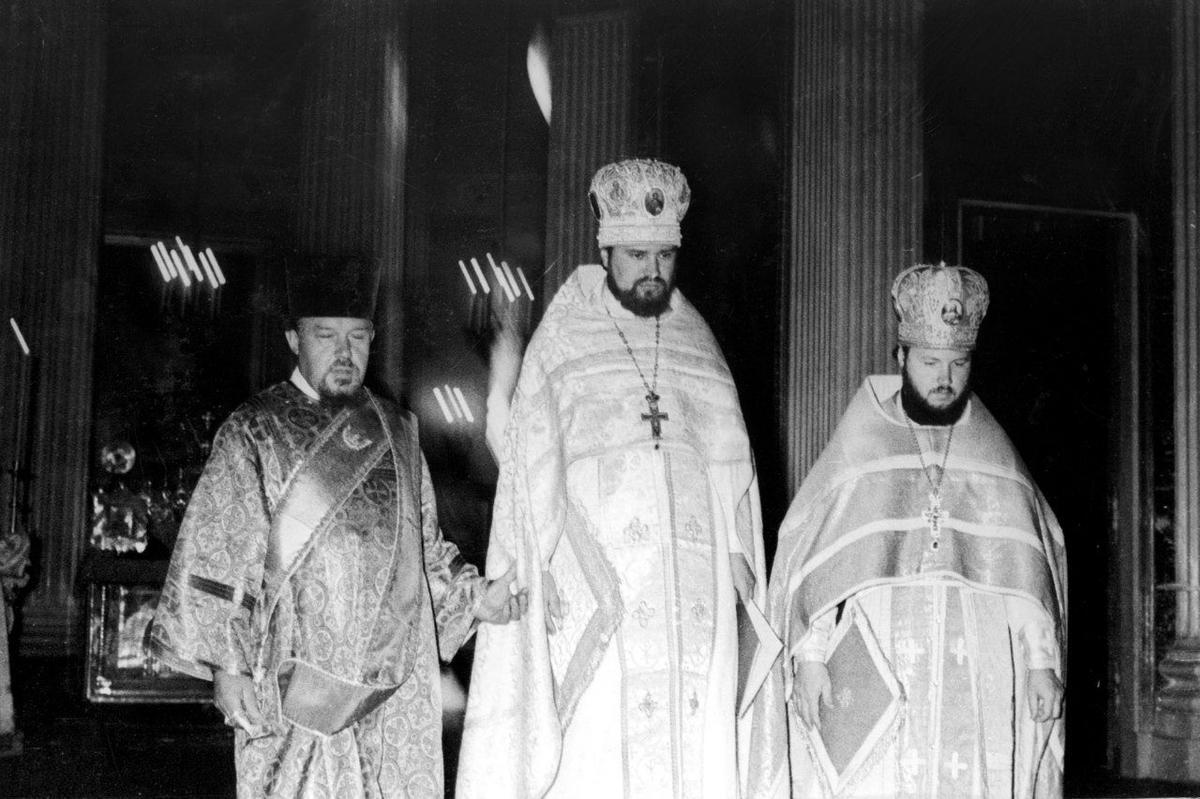 Хиротония епископа Антония (Завгороднего) — патриарх Кирилл (Владимир Гундяев) крайний справа, 1975 год 
Фото: Maxodn / Wikimedia (CC BY-SA 4.0)