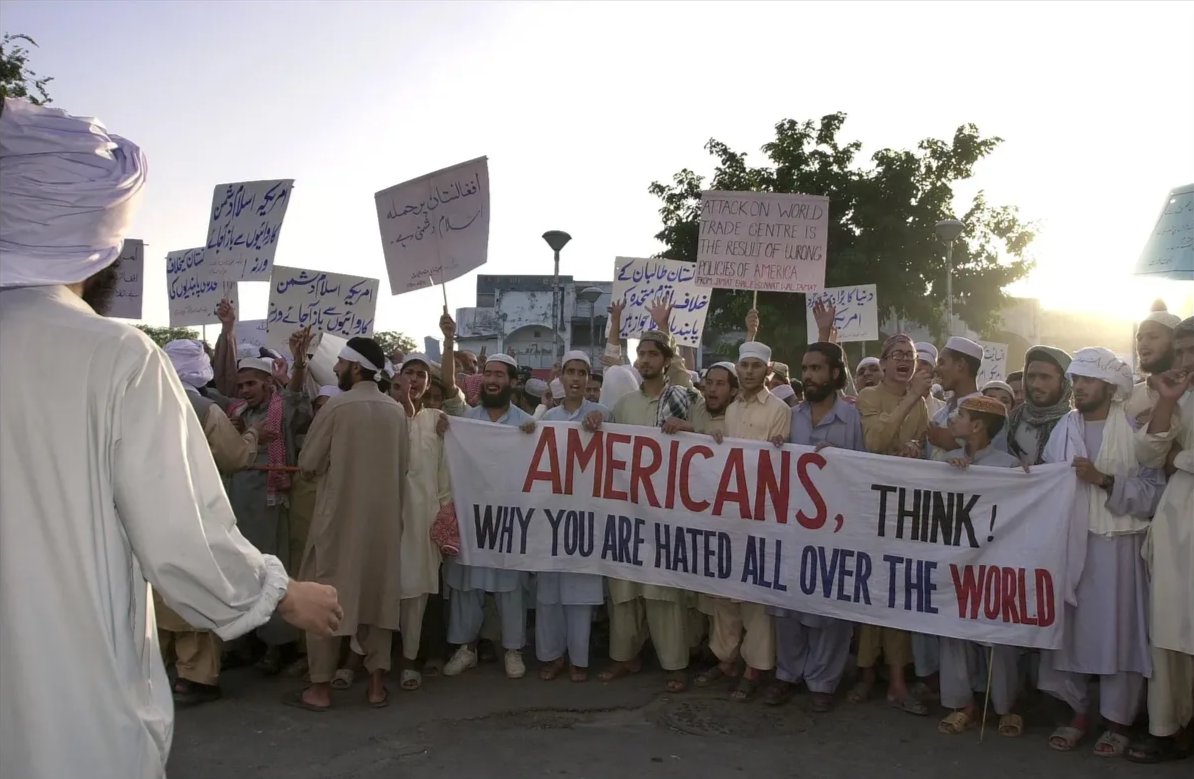 Демонстрация в поддержку талибов в Исламабаде, Пакистан, 17 сентября 2001 года. Фото: William STEVENS / Gamma-Rapho / Getty Images