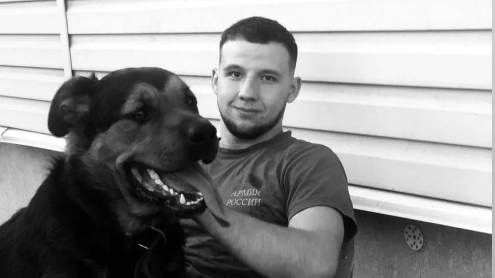 В Новосибирске ФСБ обвинила в госизмене 23-летнего мужчину. В сентябре его задержали по подозрению в попытке поджога военкомата