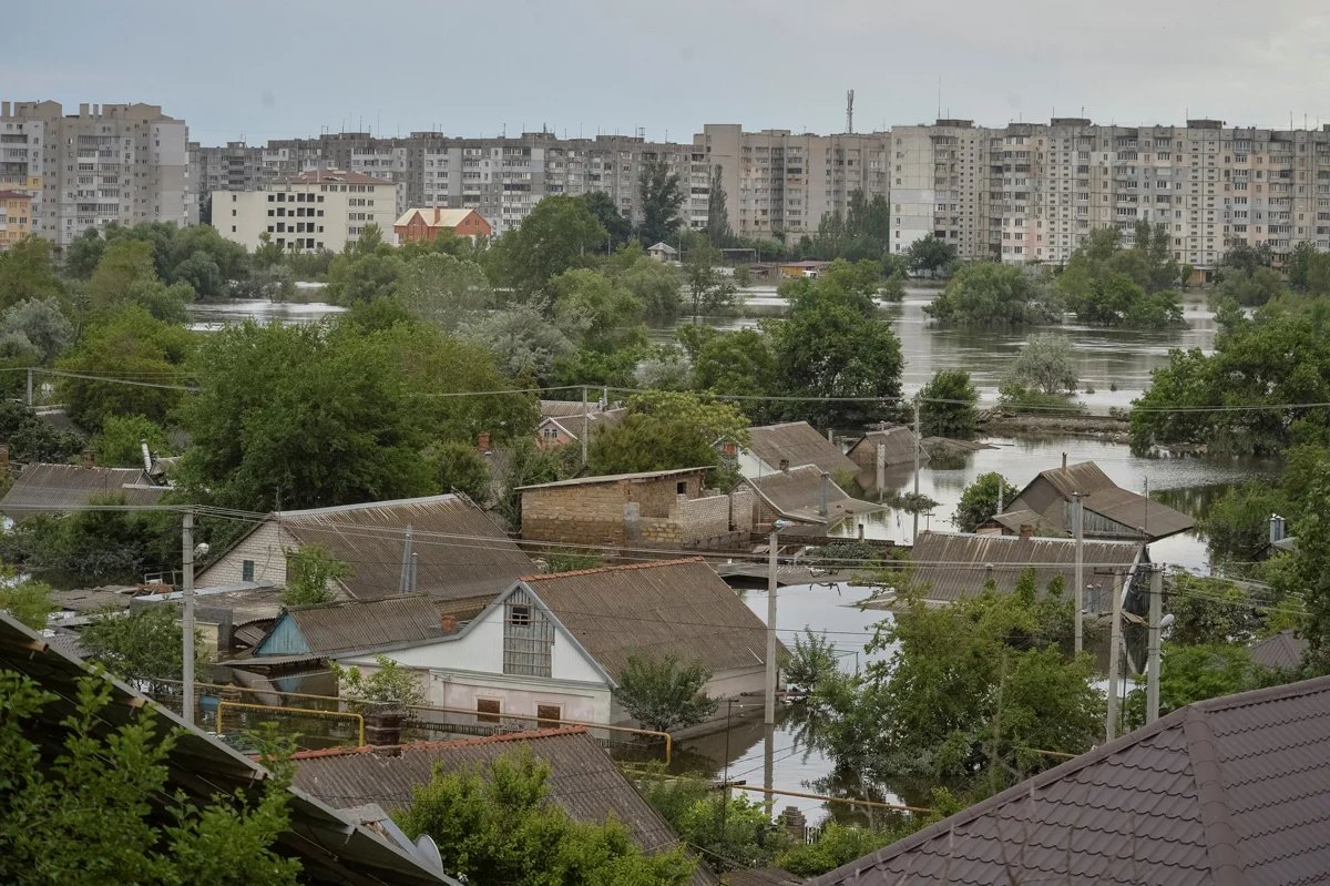 Flooded homes in Kherson, 10 June 2023. Photo: Oleksandr Klymenko / Reuters / Scanpix / LETA