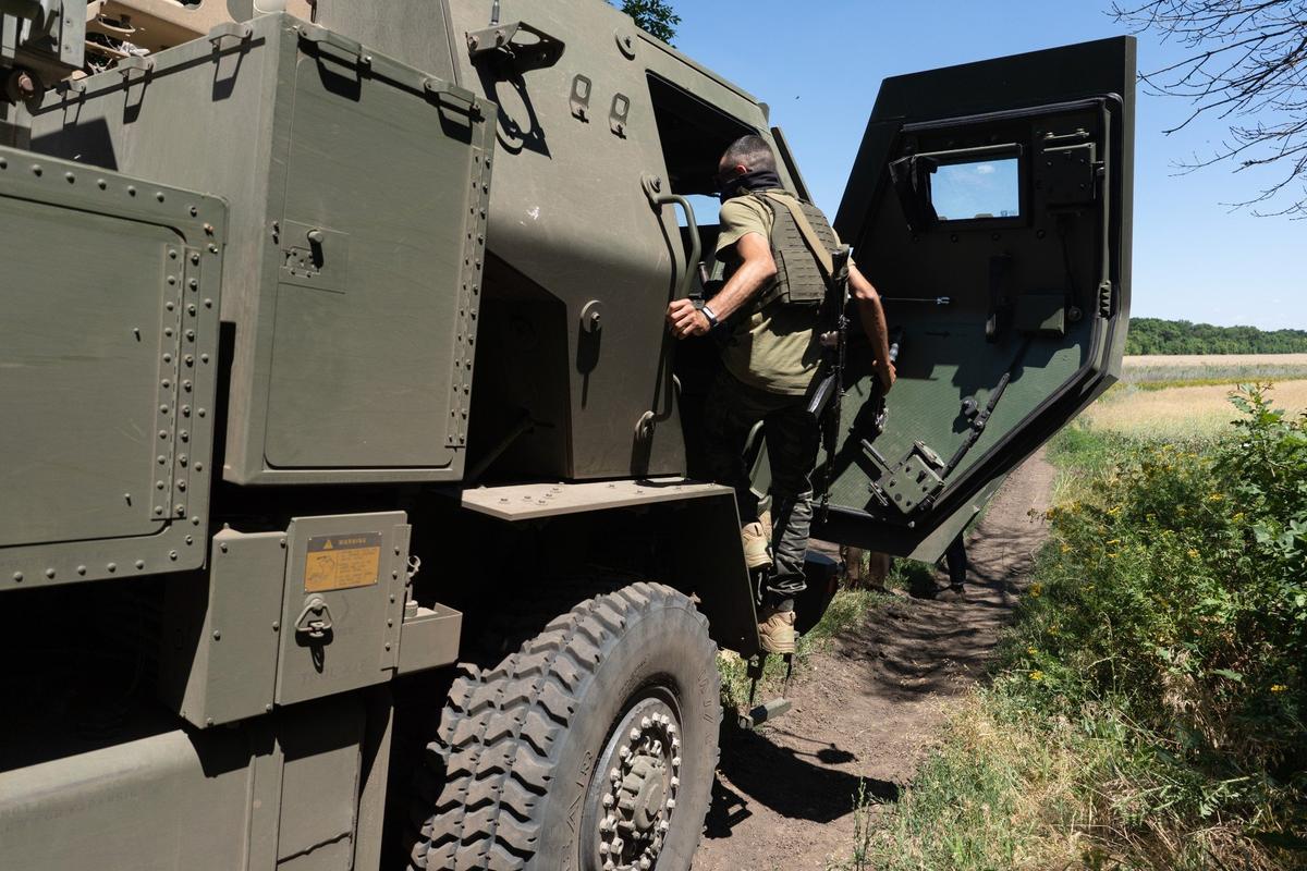 Американская реактивная система залпового огня HIMARS на вооружении армии Украины. Фото: Anastasia Vlasova for The Washington Post / Getty Images