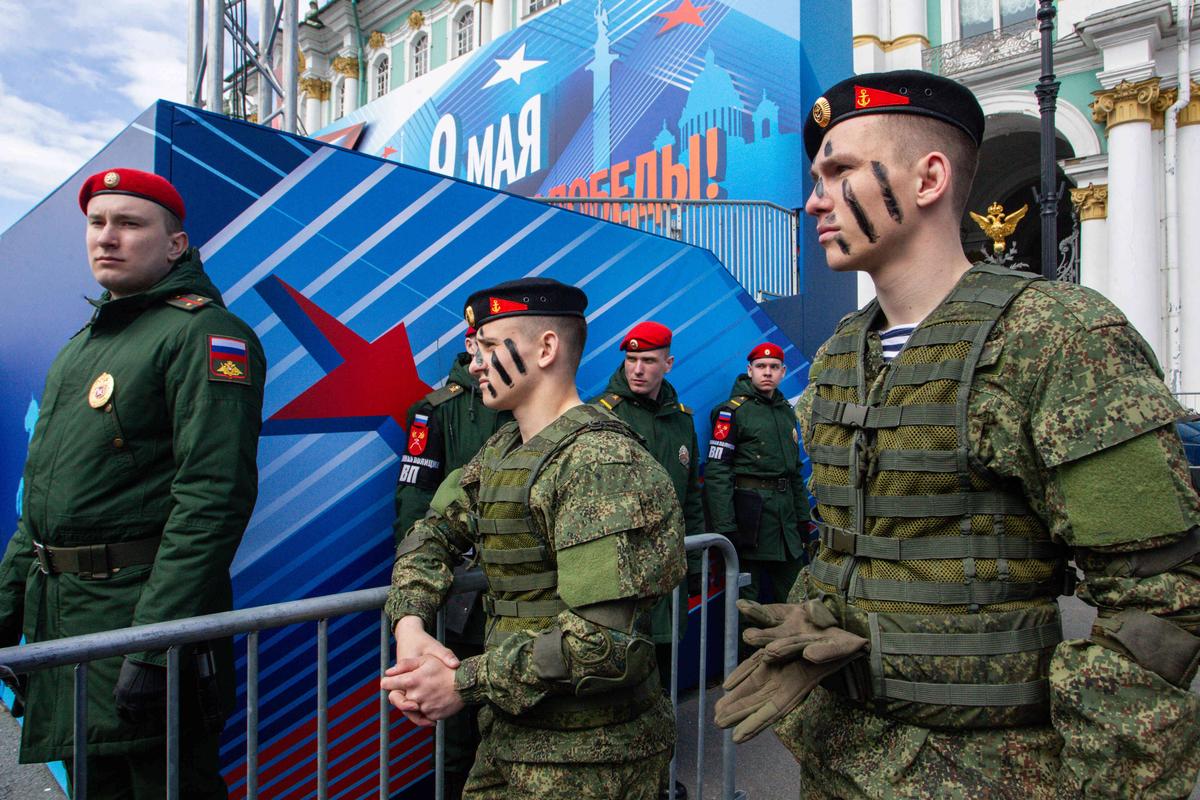 Russian military cadets is seen during the dress rehearsal for the Victory Day Parade at Palace Square. Photo: Artem Priakhin / SOPA Images / LightRocket / Getty Images