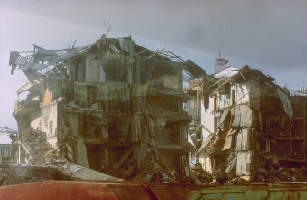 Последствия землетрясения в Спитаке, Армения, 1988 г. Фото: <a href="https://commons.wikimedia.org/w/index.php?curid=23035124">Wikimedia Commons