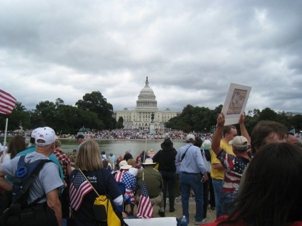 Демонстрация «Движения чаепития» на западной лужайке Капитолия и на Национальной аллее 12 сентября 2009 года. Фото:  Wikimedia Commons , CC BY-SA 3.0