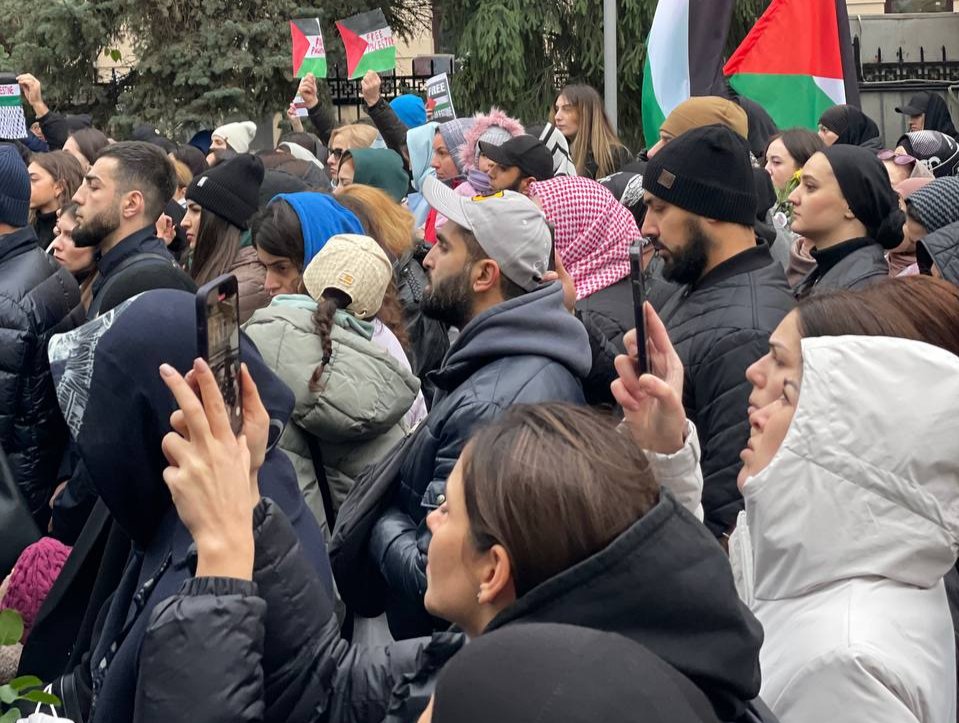 Акция у посольства Палестины в Москве. Фото предоставлено Фатимой Абдулкарим