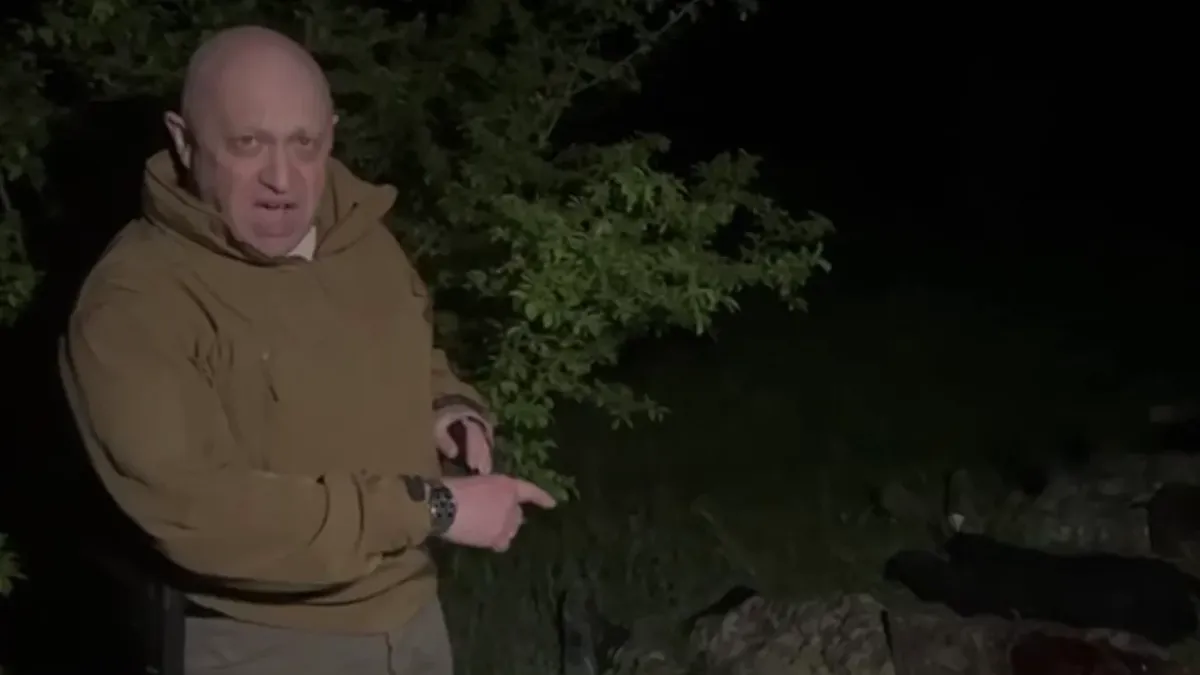 Пригожин опубликовал видео, где он на фоне десятка трупов наемников требует боеприпасы от Минобороны
