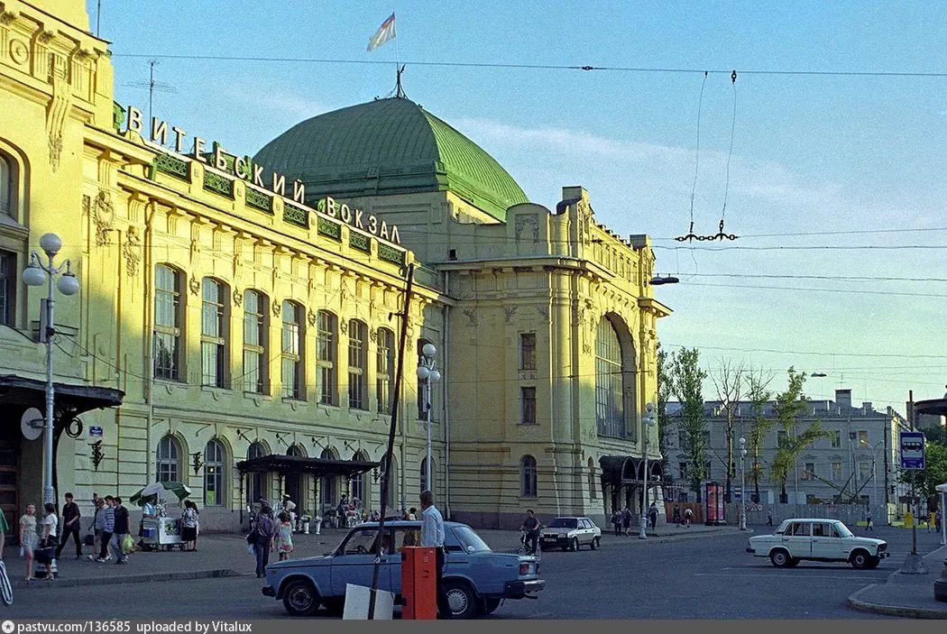 У Витебского вокзала, 1999 год. Фото: pastvu.com