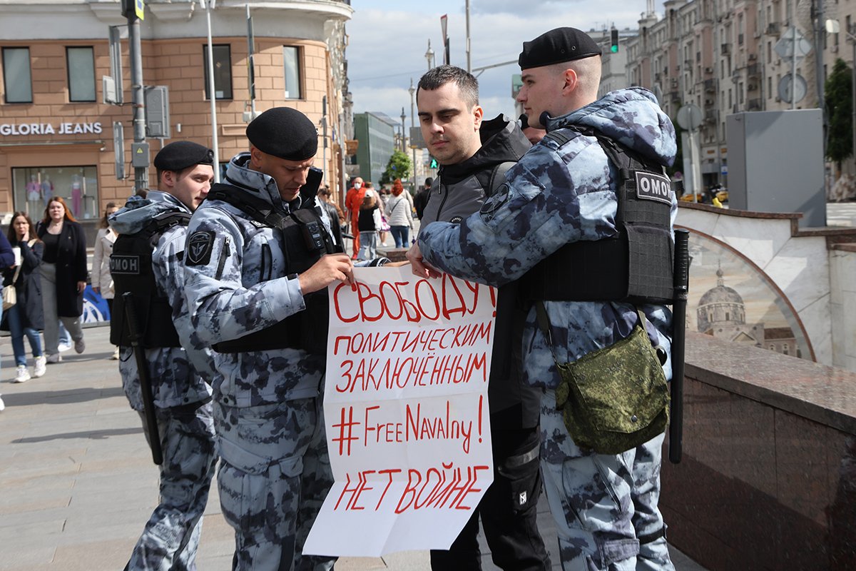 Задержание во время несанкционированной акции протеста на Пушкинской площади в Москве. Фото: Contributor / Getty Images