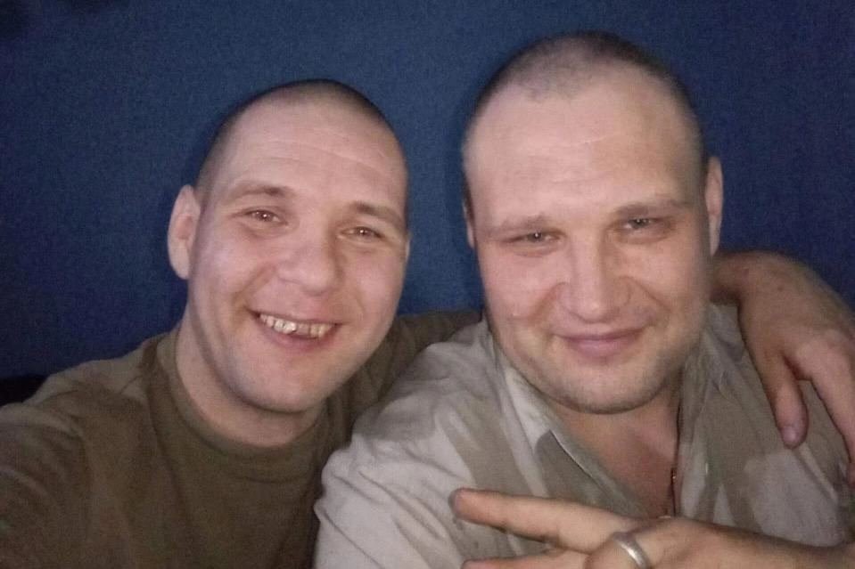 食人族德米特裏·馬利舍夫（左）和亞曆山大·馬斯連尼科夫（右）。照片：德米特裏·馬利舍夫（Dmitry Malyshev）/ OK