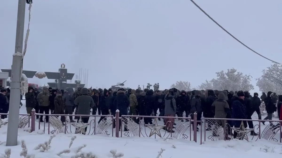 В Якутске сотни людей вышли на стихийные акции после убийства местного жителя