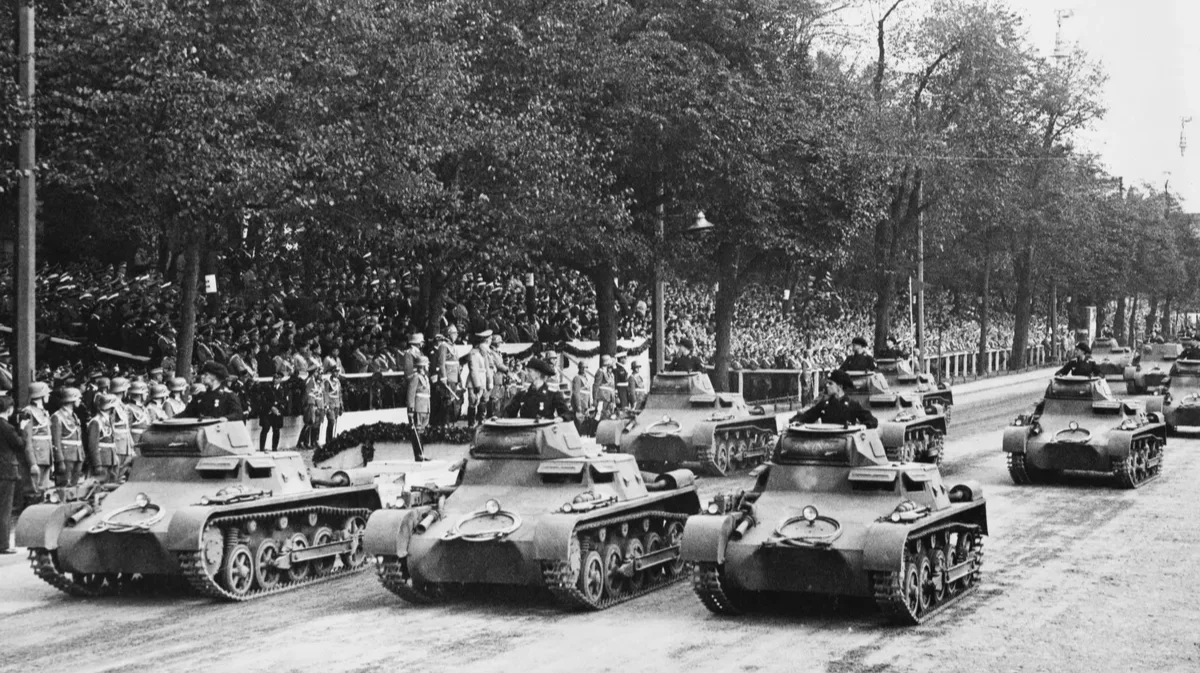 О денацификации какой страны говорится в учебнике? 