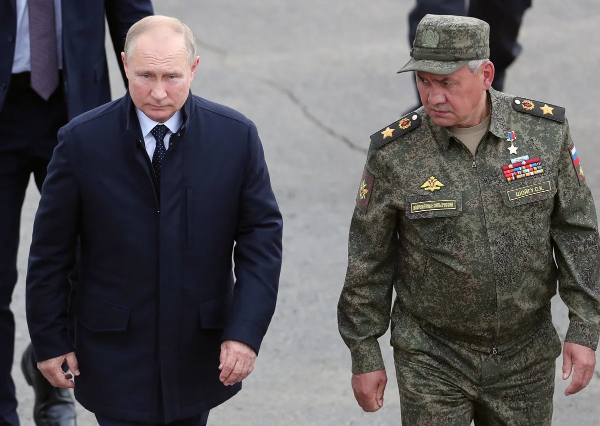 Vladimir Putin and Sergey Shoigu. Photo: Sergey Sevostyanov / Sputnik / EPA-EFE