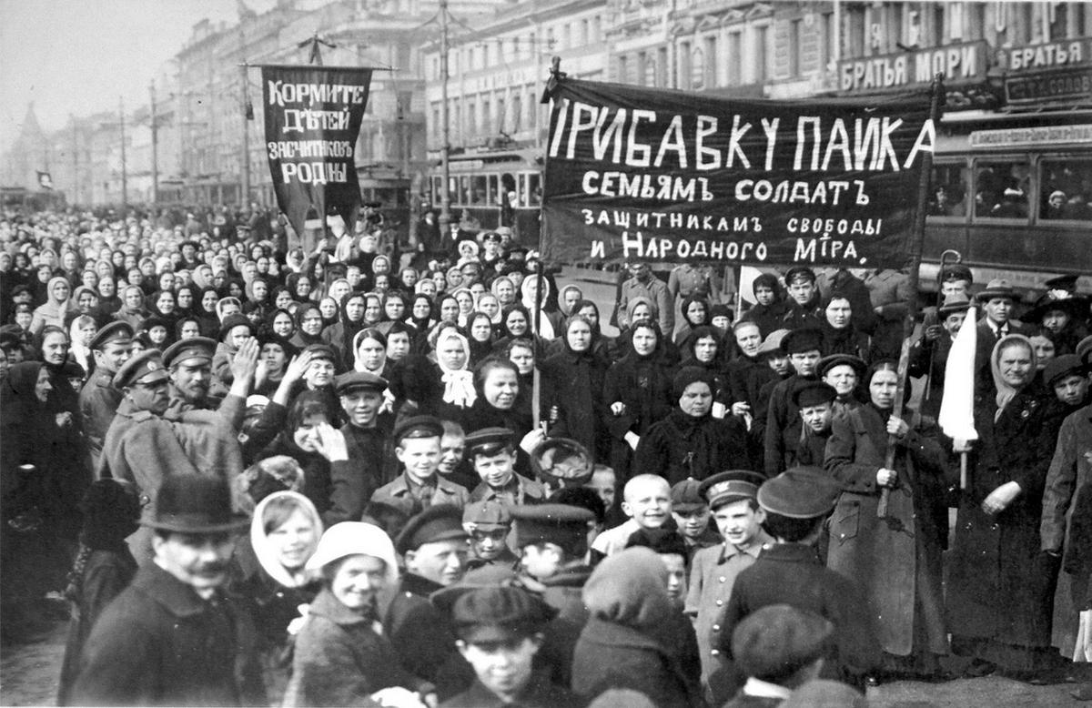Демонстрация рабочих Путиловского завода, февраль 1917 года. Фото: History Archive / Universal Images Group / Getty Images
