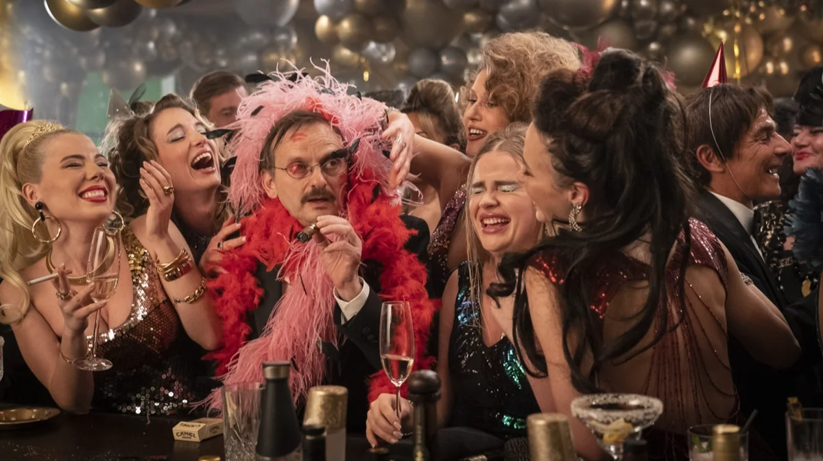 Кадр из фильма «Дворец», 2023 год. Фото: «<a target="_blank" data-stringify-link="https://provzglyad.com/films/palace/" data-sk="tooltip_parent" href="https://provzglyad.com/films/palace/" rel="noopener noreferrer">Про:взгляд</a>»