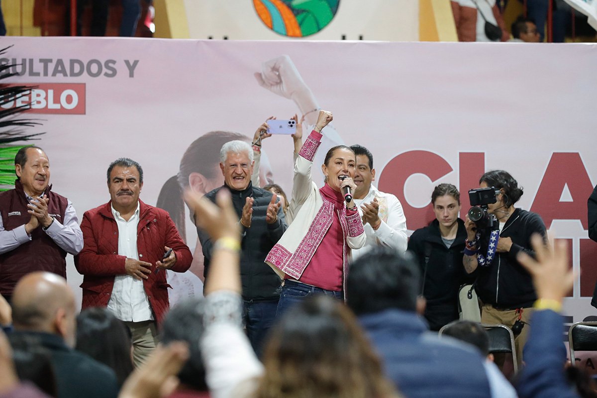 Клаудия Шейнбаум, предварительный кандидат в президенты от партии Морена, во время политического митинга в Мехико, 10 декабря 2023 года. Фото: Essene Hernandez / Eyepix Group / Future Publishing / Getty Images