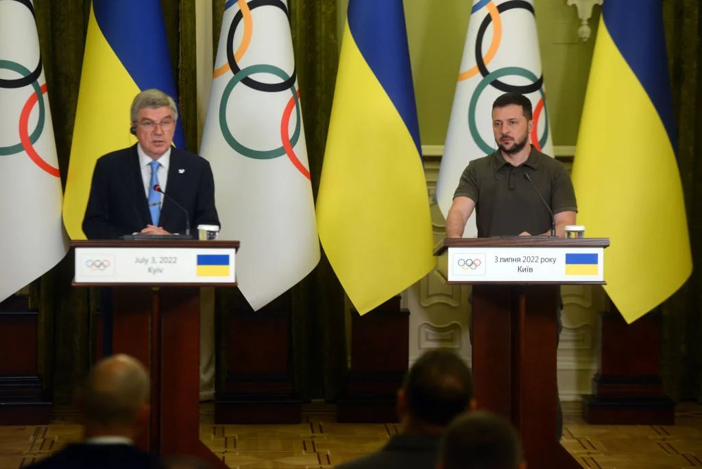 Ukrainian President Volodymyr Zelensky and IOC President Thomas Bach at a press briefing in Kyiv on 3 July 2022. Photo by: Yevhen Kotenko/ Ukrinform/Future Publishing / Getty Images