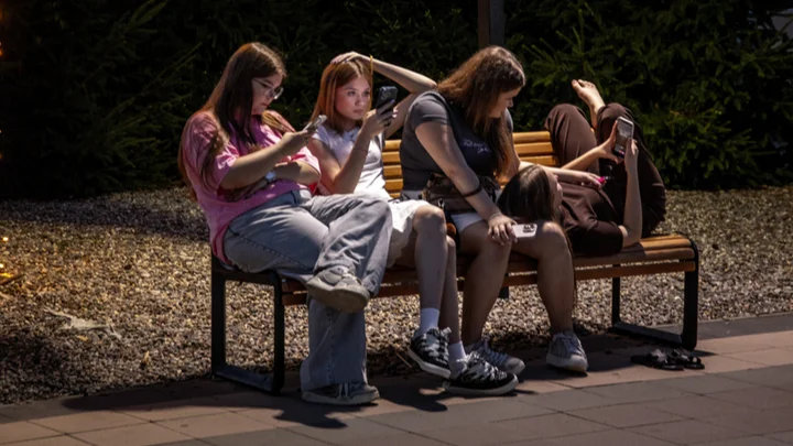 А можно ли купить VPN и зайти в Instagram? А то ничего не грузит!