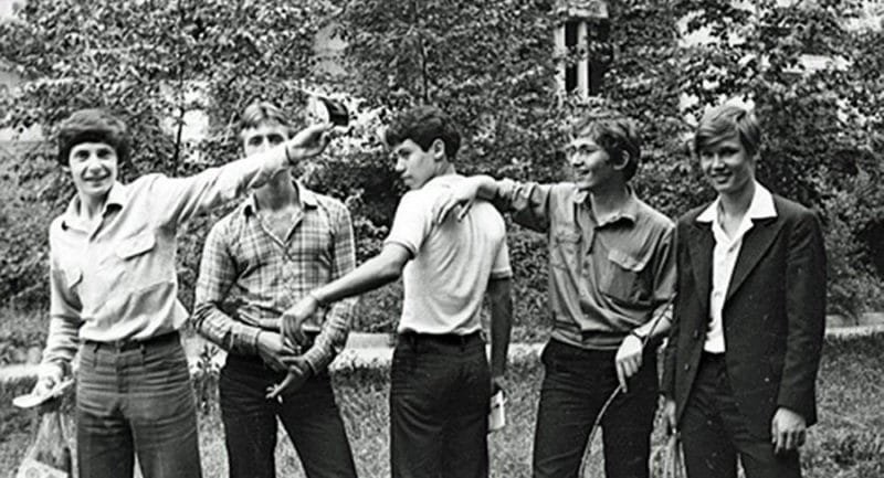 Аркадий Волож в юности (крайний справа) Фото:  Биограф