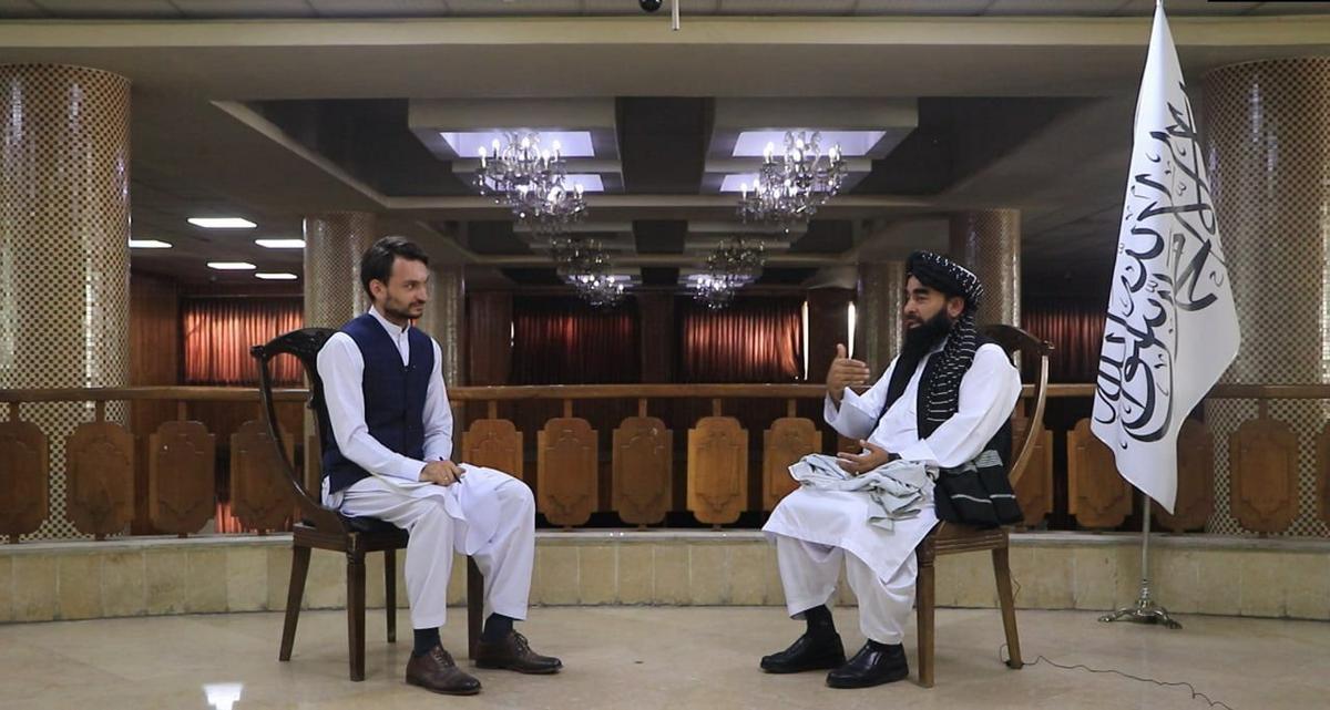Пресс-секретарь «Талибана» Забихулла Муджахид во время интервью c автором. Фото: Руслан Сулейманов, специально для «Новой газеты Европа»