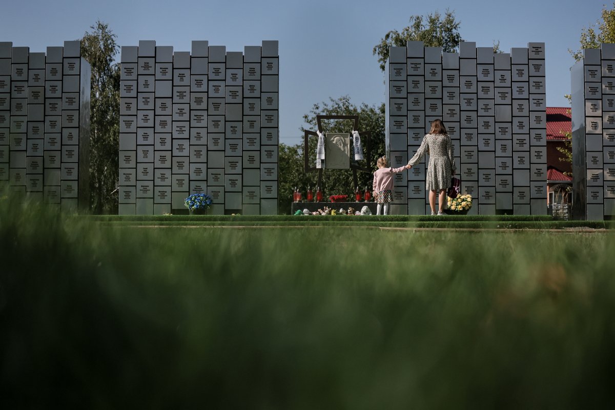 Мемориал жертвам войны в Буче, 17 сентября 2023 года. Фото: Олег Петрасюк / EPA-EFE