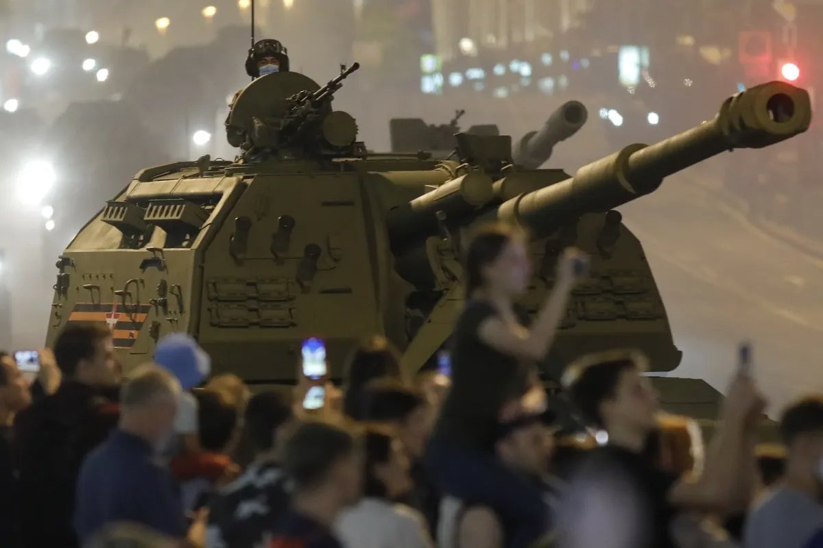 Russian self-propelled artillery unit 2C35 Koalitsia-CB moving along Tverskaya Street in Moscow before the rehearsal of the military parade on Red Square. Photo: Sefa Karacan/Anadolu Agency / Getty Images