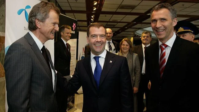 Каким образом Медведев не пытался задеть генсека НАТО Йенса Столтенберг? 