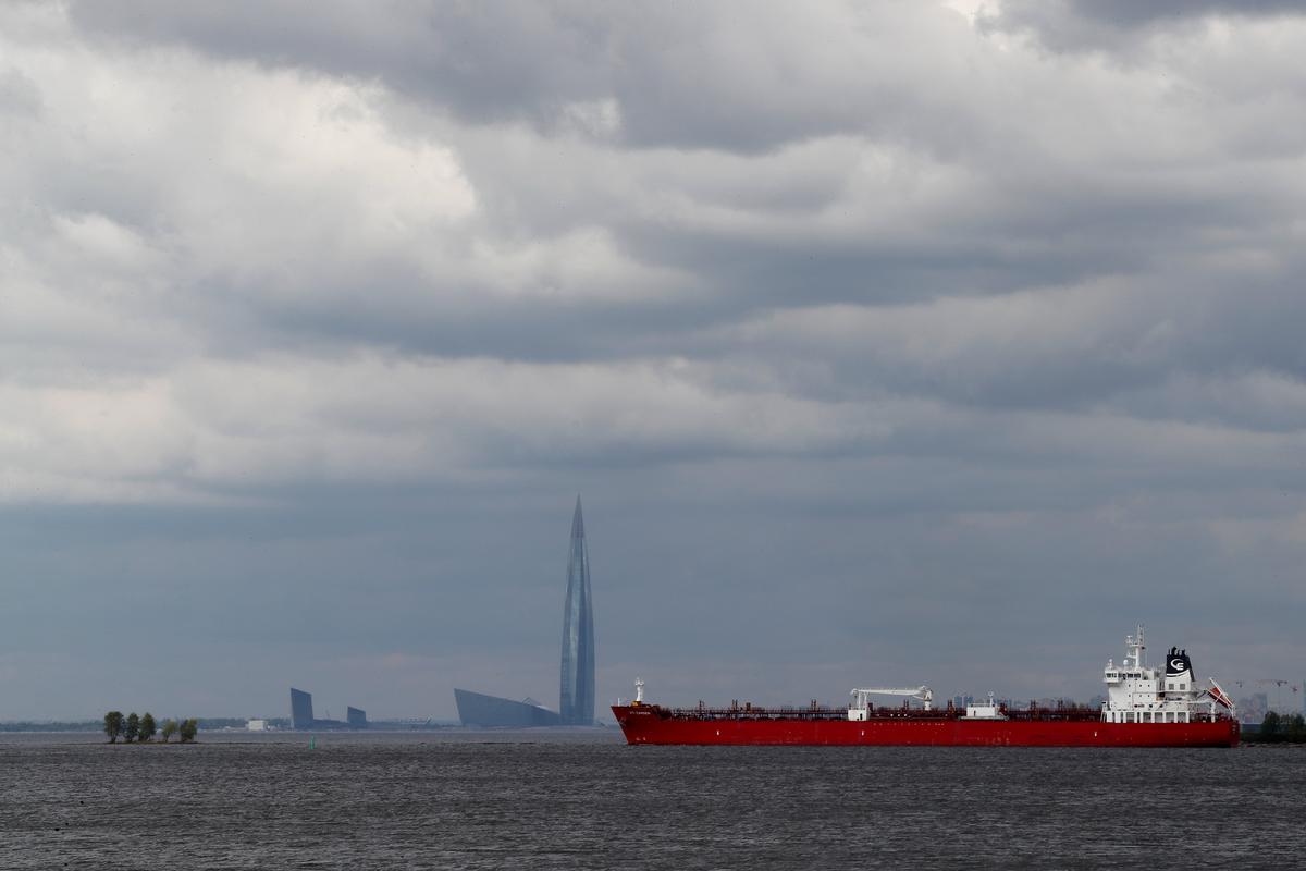 An oil tanker sails past the St. Petersburg headquarters of Russian energy giant Gazprom into the Gulf of Finland, 31 May 2022. Photo: EPA-EFE / ANATOLY MALTSEV