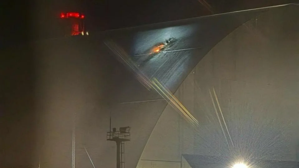 Зеленский заявил, что Россия нанесла удар по саркофагу Чернобыльской АЭС. Радиационный фон остается в норме