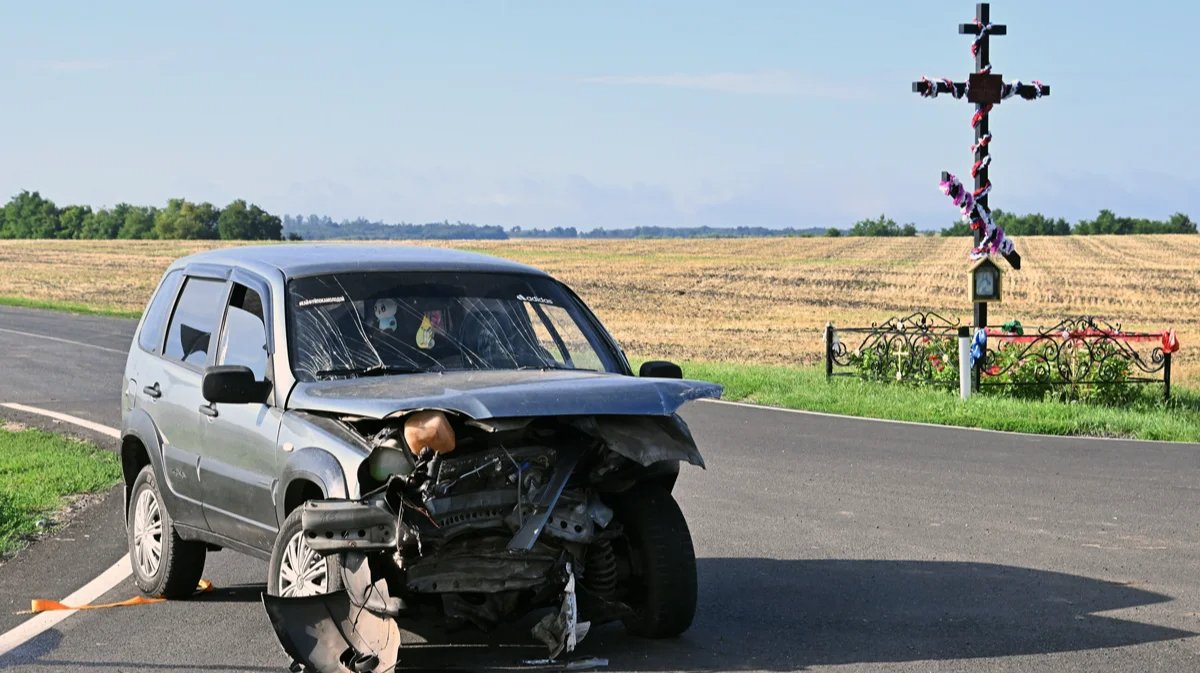 A car damaged in fighting near Sudzha in the Kursk region, 8 August. Photo: Anatoly Zhdanov / Kommersant / Sipa USA / Vida Press