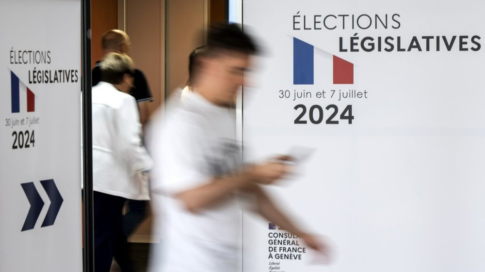 Во Франции проходит второй тур парламентских выборов. В стране рекордная явка, а в Париже магазины готовятся к беспорядкам