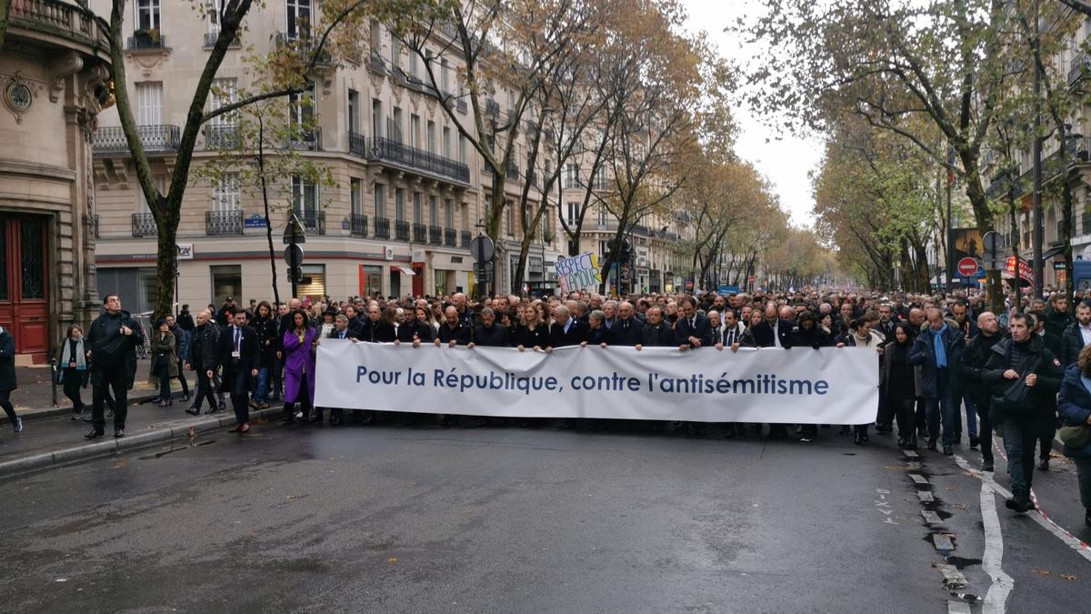 Колонна протестующих в Париже. Фото: Юрий Сафронов / специально для «Новой-Европа».