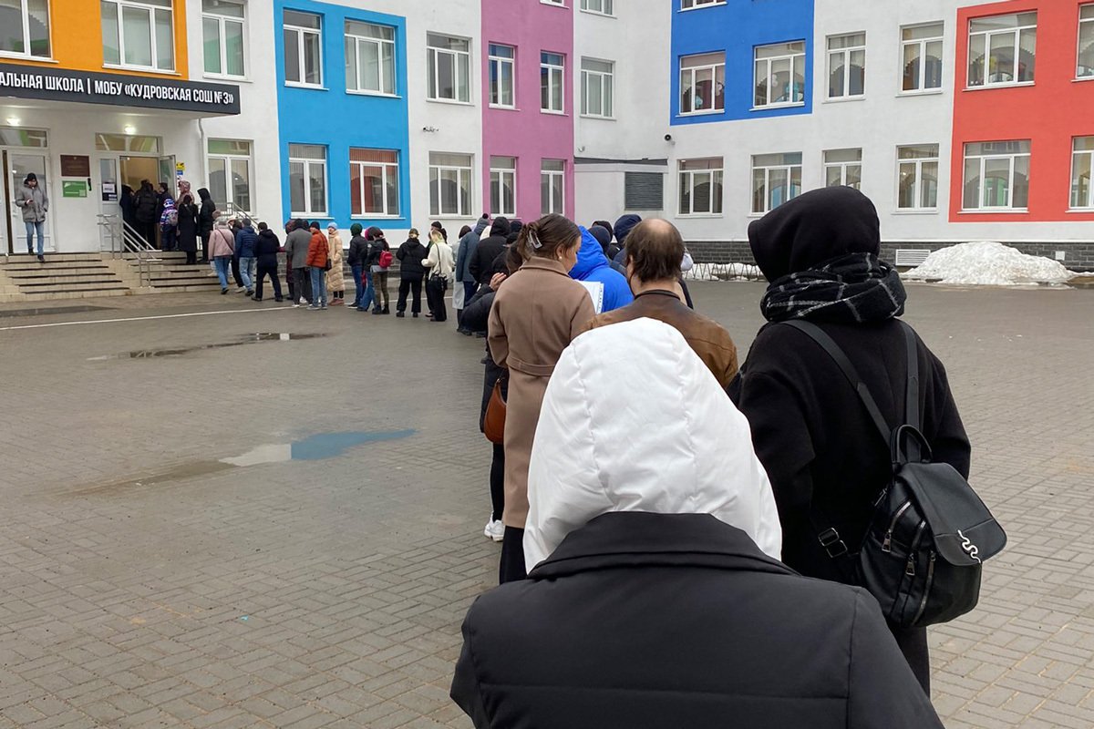 Очередь на избирательный участок в Кудрово, Ленинградская область, 17 марта 2024 года. Фото: Rabbakh1 / (Twitter)