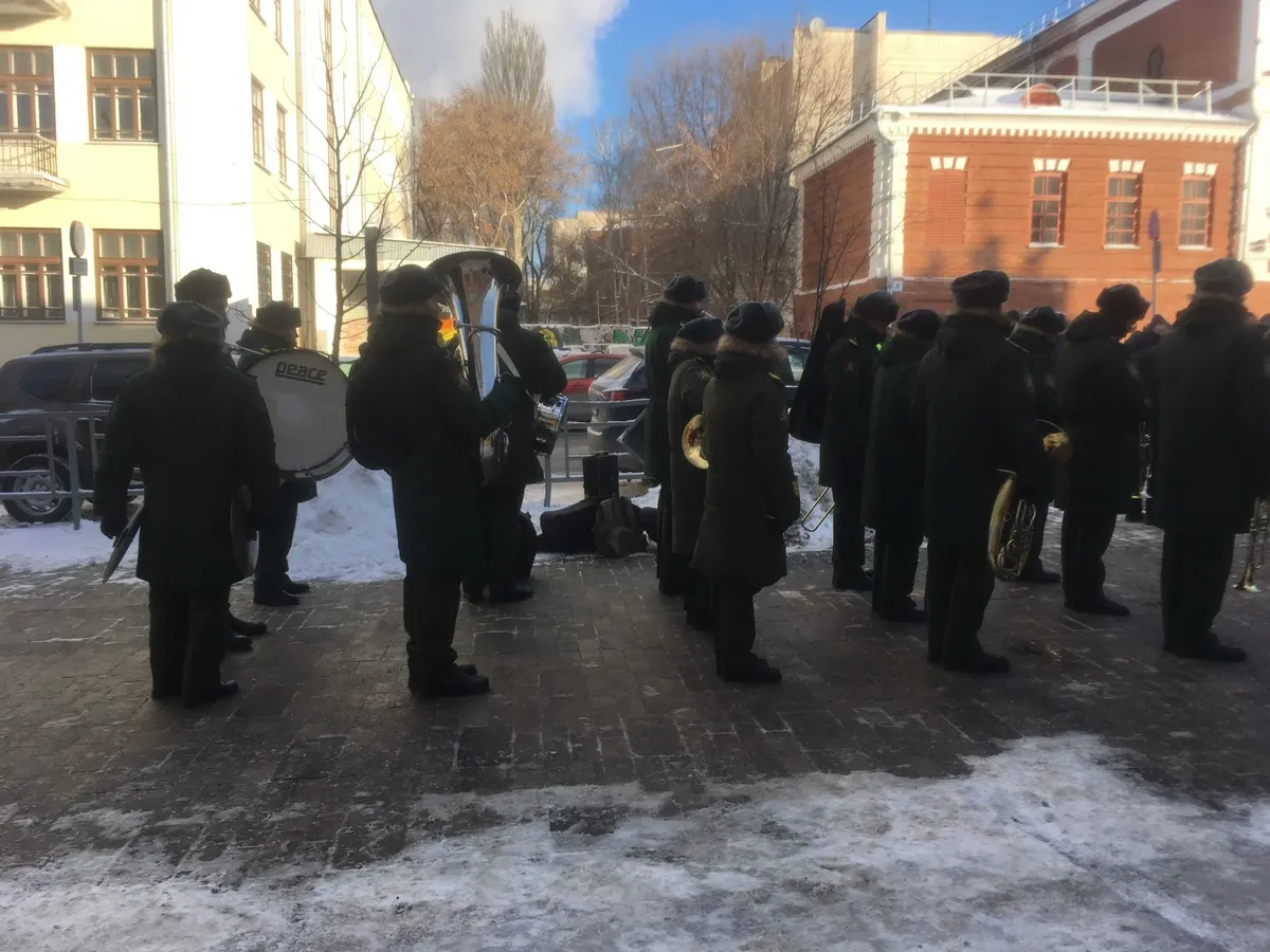 Гробовая тишина. Репортаж из Самарской области, где под новогодний антураж  тихо, чтобы никто не заметил и не возмущался, хоронили погибших в Макеевке  мобилизованных — Новая газета Европа