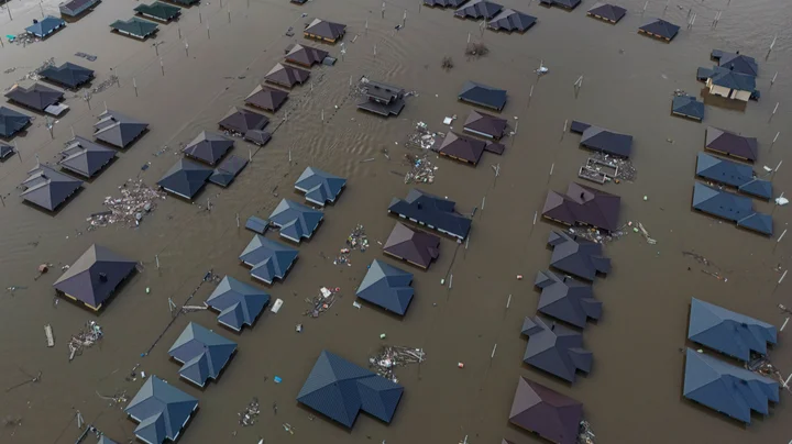 Весной многие регионы России пострадали от наводнений. Наибольший ущерб половодье нанесло Оренбургской области, в частности, городу Орску. Что об этой ситуации не писали боты в региональных пабликах?