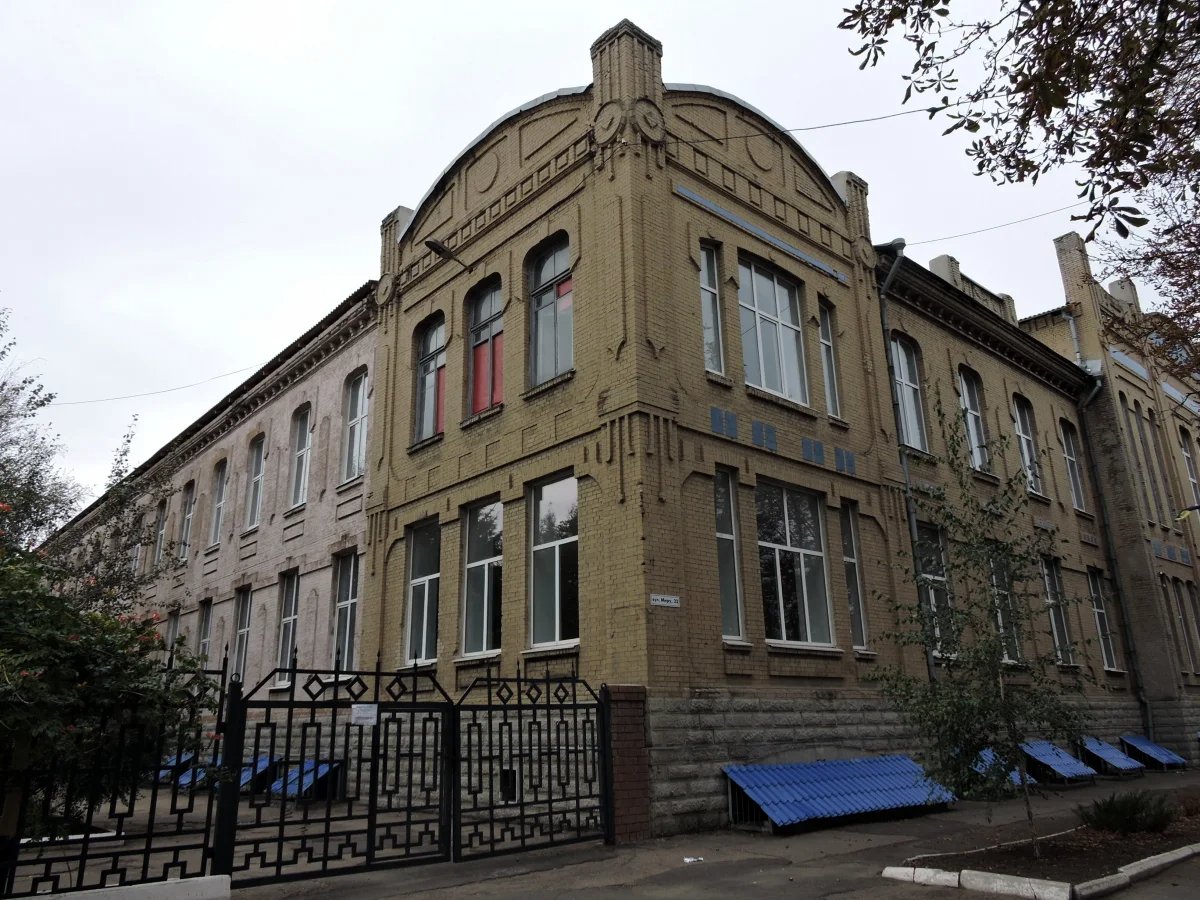 One of Bakhmut’s schools. Photo: Wikimedia