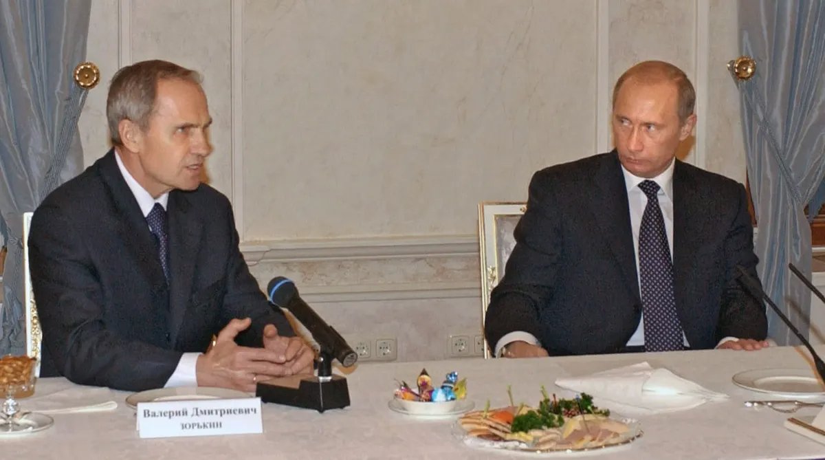Vladimir Putin and Valery Zorkin (left), 12 December 2004. Photo: EPA / PRESIDENTIAL PRESS SERVICE / ITAR-TASS POOL