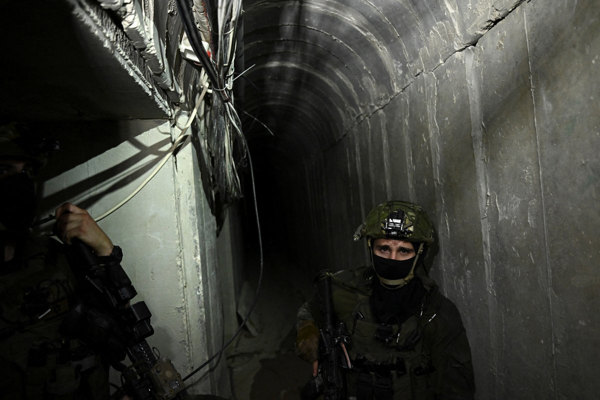 Израильские солдаты в туннеле ХАМАС в Газе, 8 февраля 2024 года. Фото: Dylan Martinez / Reuters / Scanpix / LETA