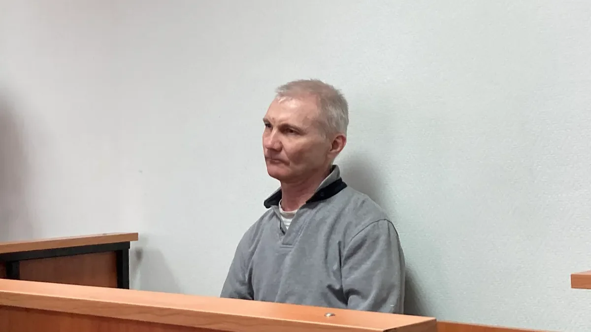 Russian court rules to keep Alexey Moskalyov, whose daughter drew anti-war picture, under house arrest. Prosecutor requested he be sent to detention centre