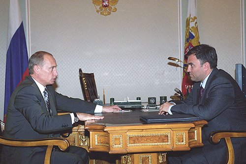 Владимир Путин и Вячеслав Володин, 15 августа 2003. Фото:  Kremlin