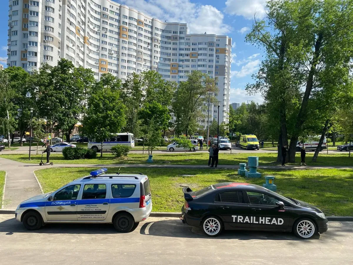 Москва и Подмосковье подверглись массированной атаке беспилотников. Дроны  врезались минимум в три жилых дома. Главное — Новая газета Европа