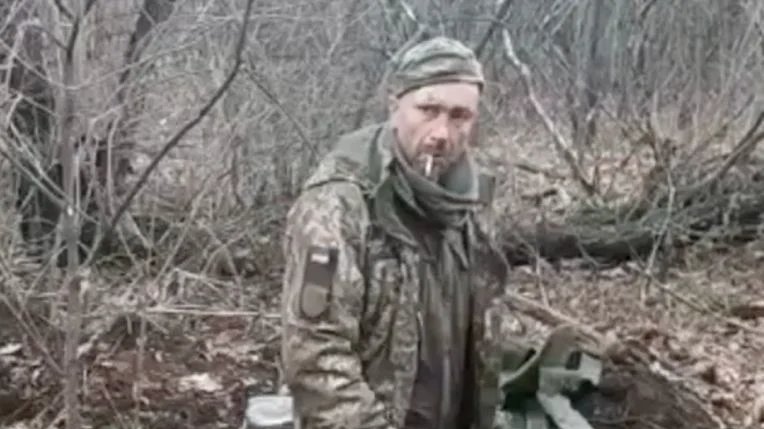 Скриншот из видео, на котором зафиксирован расстрел пленного Александра Мациевского
