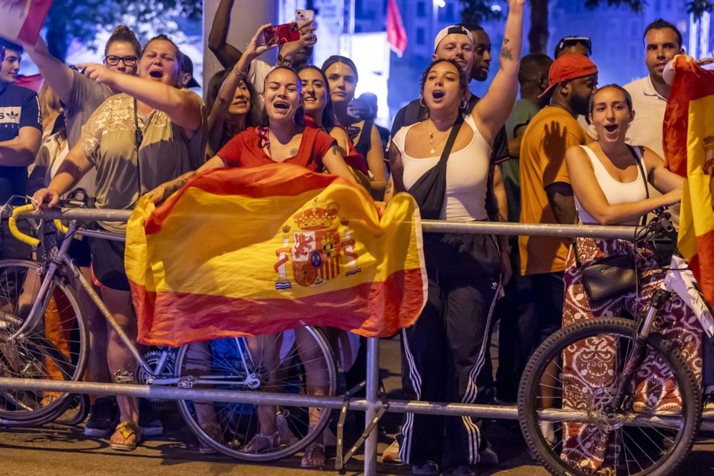 Фанаты испании на чемпионате Европы. Фото: EPA-EFE/SALVATORE DI NOLFI