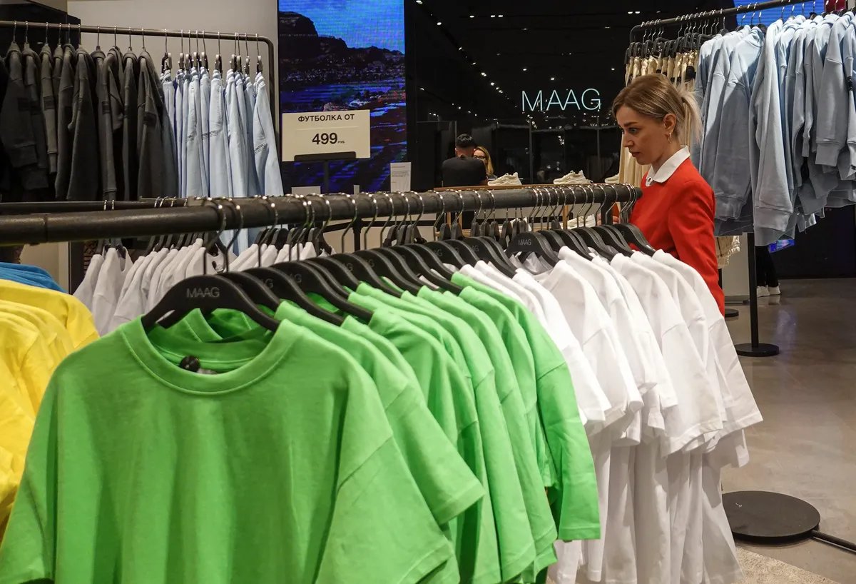 Customers browsing in a Maag, a brand of clothing that has taken over a flagship store in Moscow that had been vacated by Zara. Photo: EPA-EFE / MAXIM SHIPENKOV