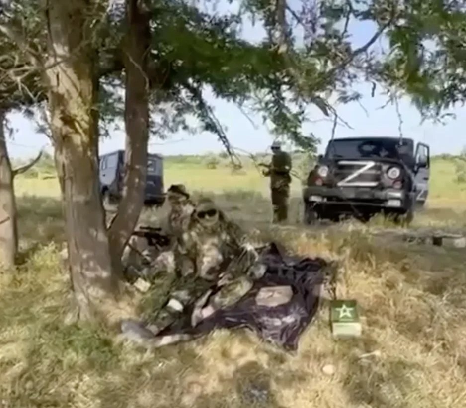 Screenshot of a  video  showing Dagestan soldiers on the frontlines thanking Gadzhiev