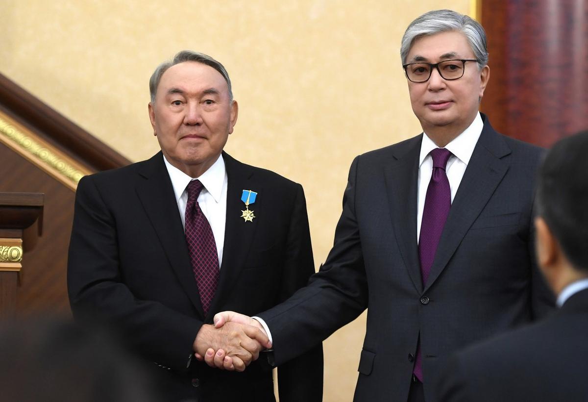 Нурсултан Назарбаев и Касым-Жомарт Токаев на церемонии принесения Токаевым присяги после отставки Назарбаева в 2019 году. Фото: akorda.kz